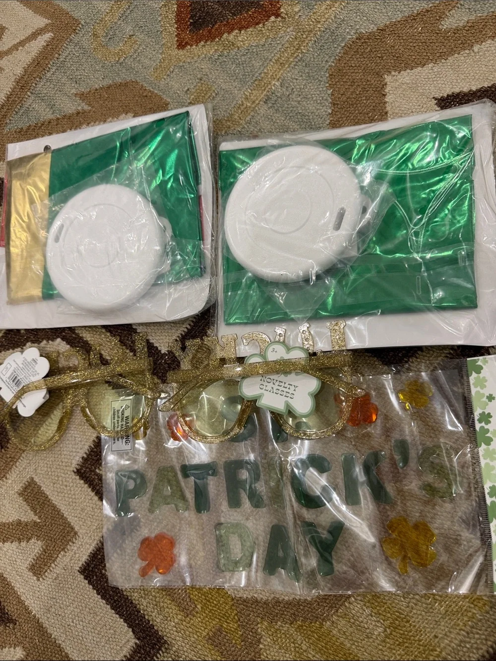 St. Patrick's Day Gold & Green Party Decoration Bundle - Balloon & glasses Set